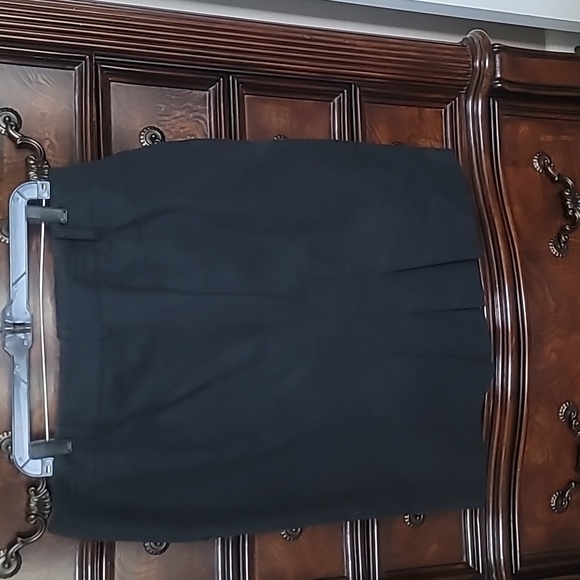 NY&C womens skirt,  size 16, w/ pockets and back pleats - Picture 2 of 2